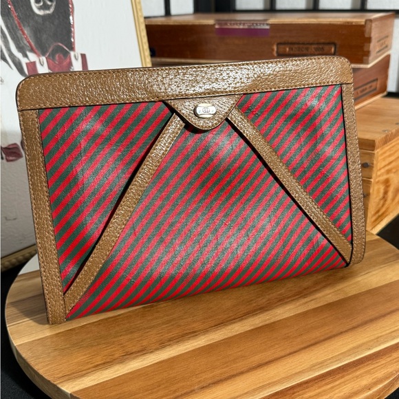 Vintage Gucci Rigate Line clutch bag - Picture 1 of 10